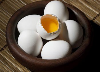 Eggs-dry-hair-remedies