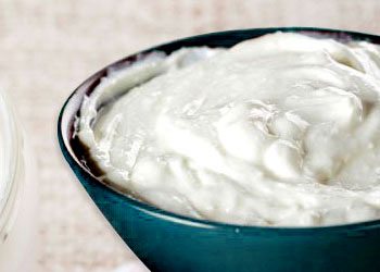 Yogurt-dry-hair-remedies