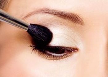 A Primer to Make Your Eye Makeup Last Longer