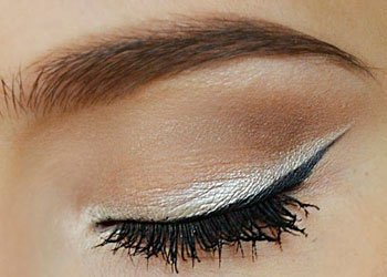 White Eyeliner to Highlight Eye Shadow