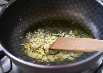 Garlic to infuse flavour in oil