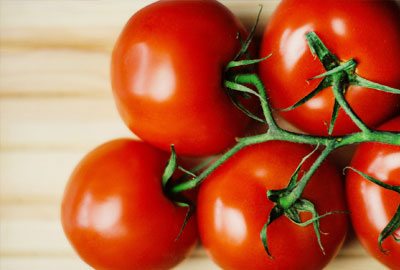 Tomatoes to get rid of pimples