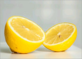 Lemon-for-vomiting-home-remedies