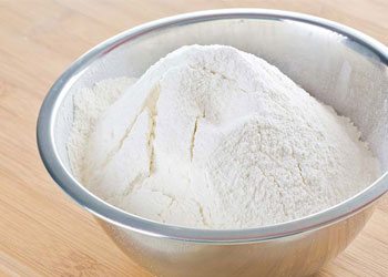 Rice-powder-home-remedies-for-wrinkled-skin-on-hand