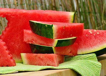 Watermelon-home-remedies-for-wrinkled-skin-on-hand
