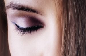 How to Grow Eyelashes Naturally?