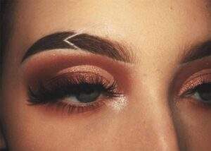 Arrow-shape-eyebrows-slit